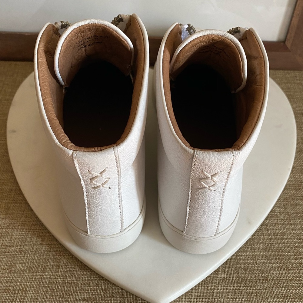 Frye- Lena Zip Sneaker- 7.5 (recommended for 7) - Picture 4 of 15